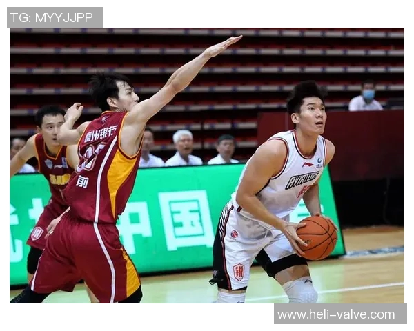 深圳篮球队在篮球团队协作排行榜中荣登第八名展现出色团队精神与实力