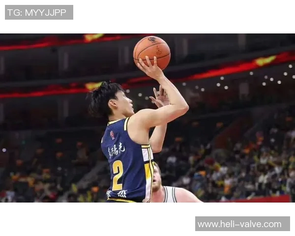 广东宏远2015年对战新疆的精彩瞬间与赛季回顾分析