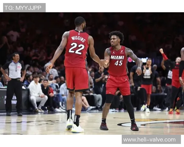 独行侠与迈阿密热火激战正酣谁能在季后赛中笑到最后