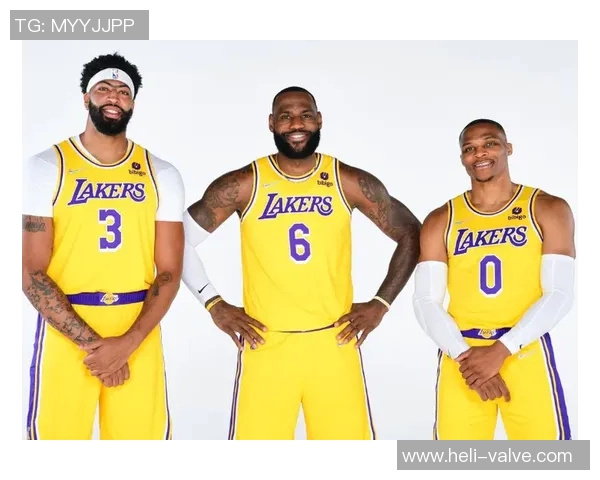 腾讯直播湖人对阵骑士精彩赛事回顾与球员表现分析