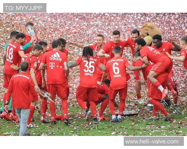 莱万回归德甲对阵拜仁引发球迷愤怒声讨称其忘恩负义 莱万回归德甲对阵拜仁引发球迷愤怒声讨称其忘恩负义