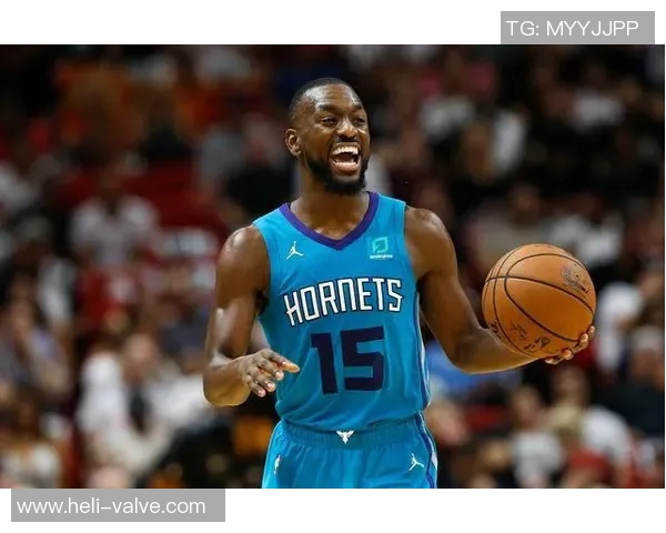 金州勇士与夏洛特黄蜂激战正酣谁将笑到最后揭晓精彩对决瞬间 金州勇士与夏洛特黄蜂激战正酣谁将笑到最后揭晓精彩对决瞬间