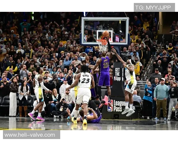 2002年湖人对决火箭的经典时刻与篮球传奇的交汇之旅 2002年湖人对决火箭的经典时刻与篮球传奇的交汇之旅