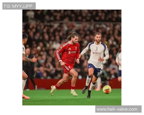 享克执教下的球队对阵利物浦比赛比分分析与精彩瞬间回顾