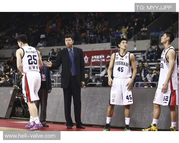 八一男篮与广东男篮激战正酣谁能在赛场上笑到最后